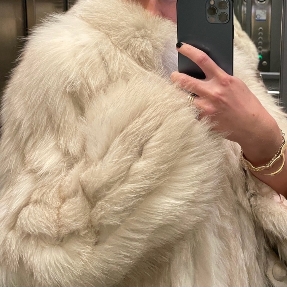 Luxurious Cream Fur Coat - Picture 2 of 7
